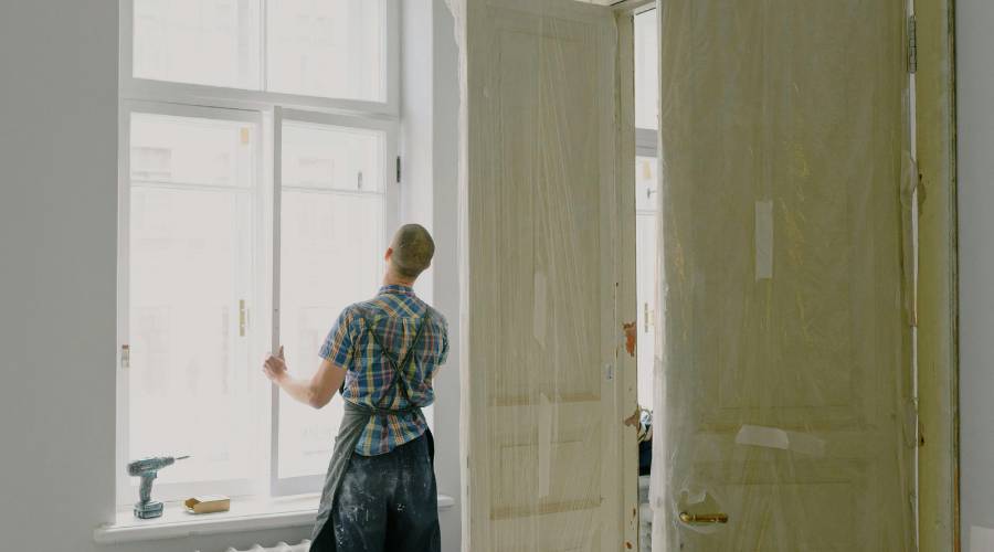 comparison of professional house window repair versus failed DIY window repair attempt