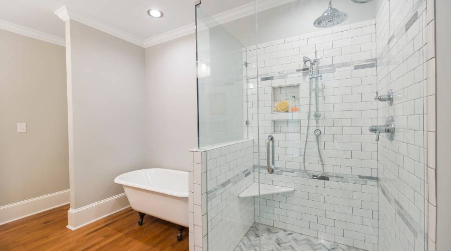 Alt text: crystal shower screen comparison showing common problems versus properly maintained clear glass