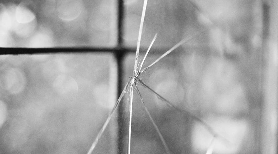 glass repair decision guide Browns Plains showing repairable chip versus damage requiring complete replacement